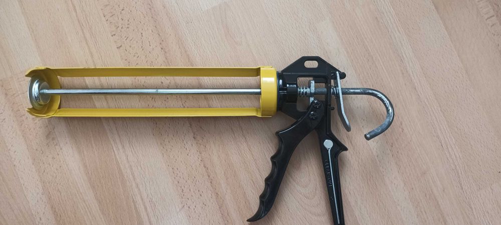 Pistolet do silikonu Nowy