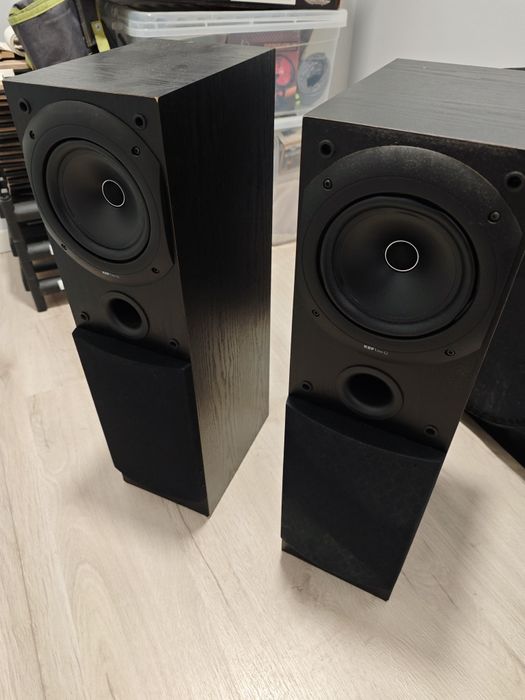 Colunas de pé KEF Q30 (par)