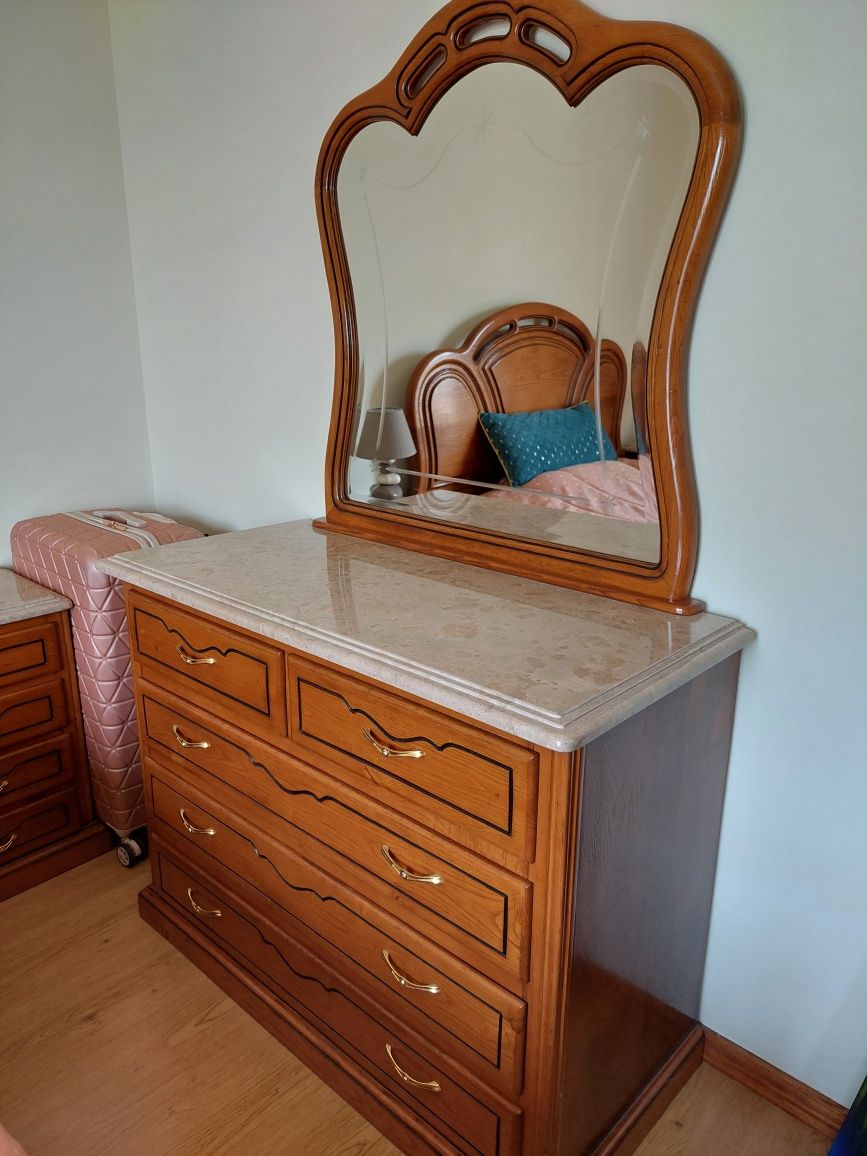 Conjunto Quarto Casal – Cama + 2 Mesas de Cabeceira + Cómoda