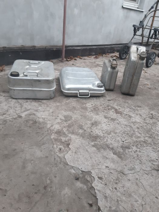 Алюминиевые канистры.