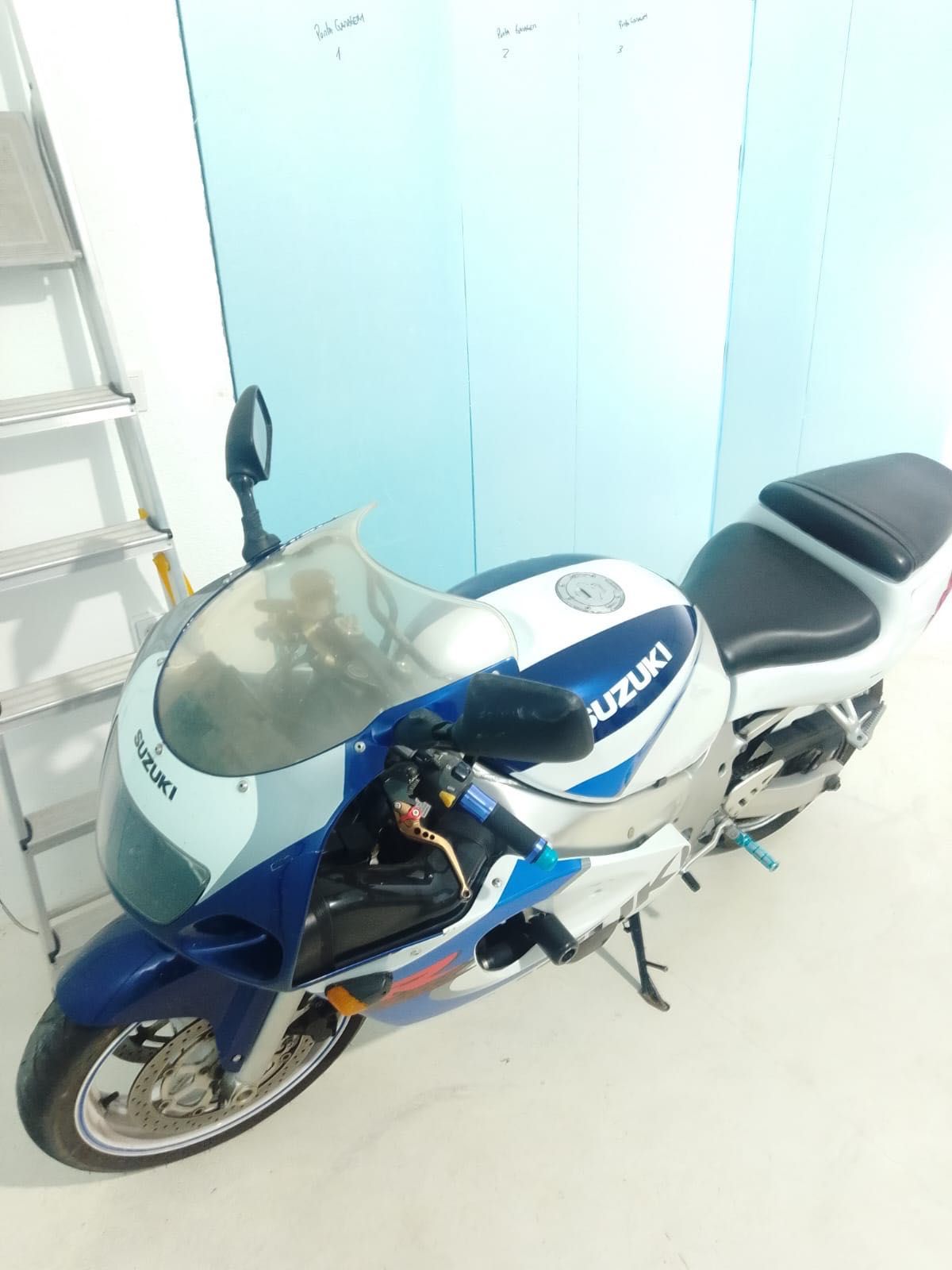 GSX-R600 (Ano 2000)