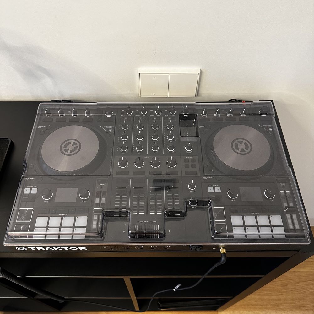 Traktor Kontrol S4 mk3 with decksaver (new)