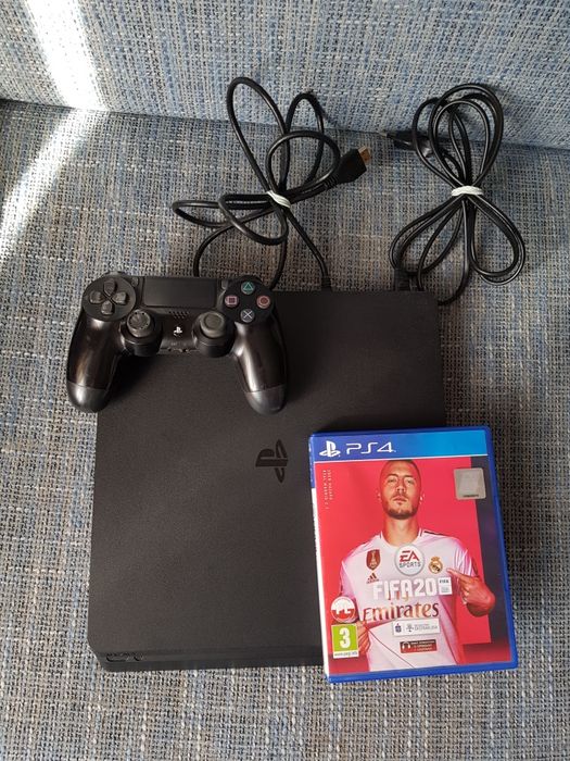 Konsola ps4 plus gra