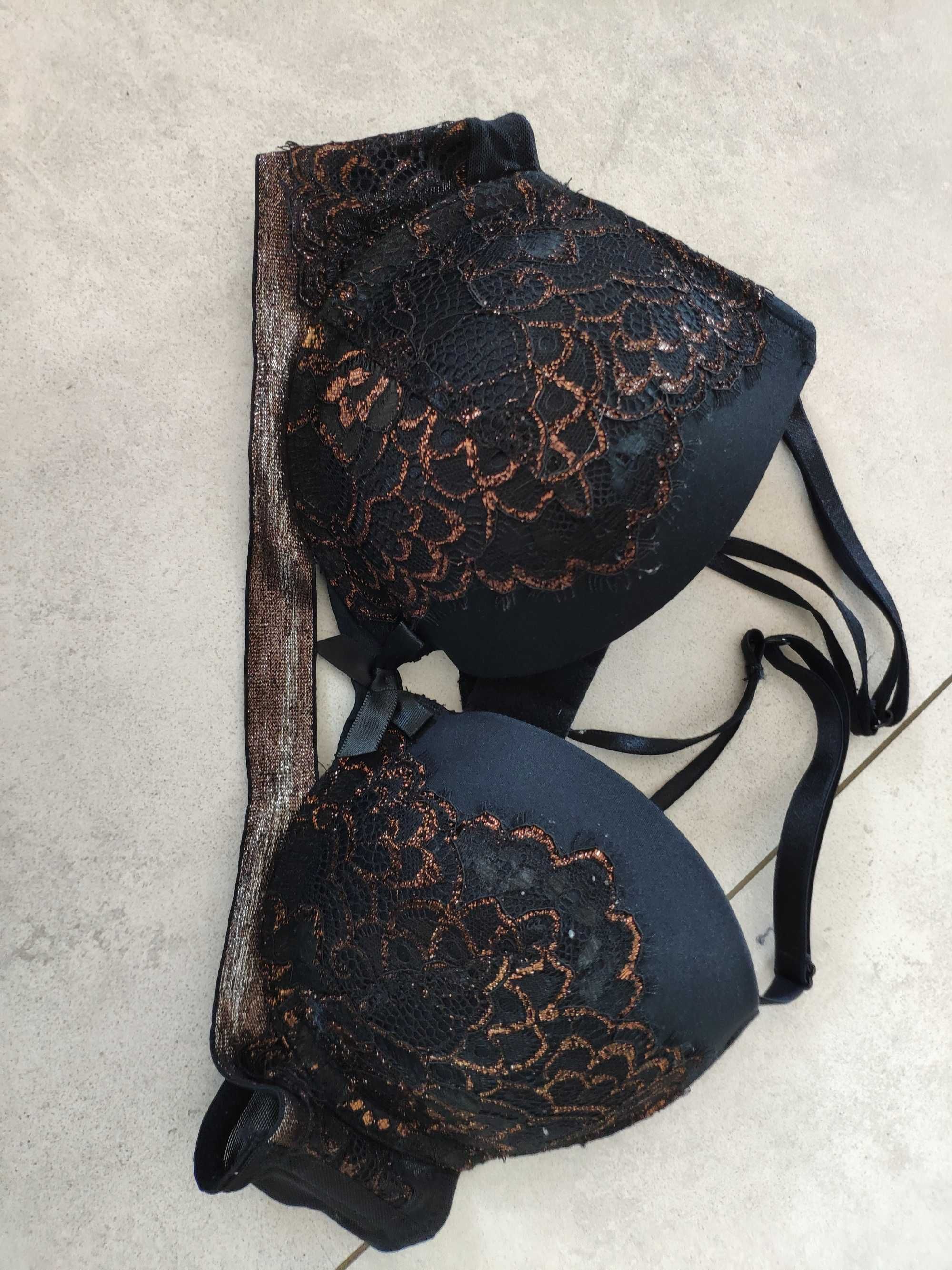 Jak Nowy Biustonosz push up 70 B z Hunkemoller