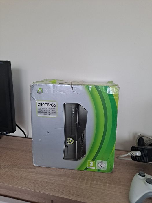 Konsola XBOX 360 RGH Slim 250GB +Pudełko