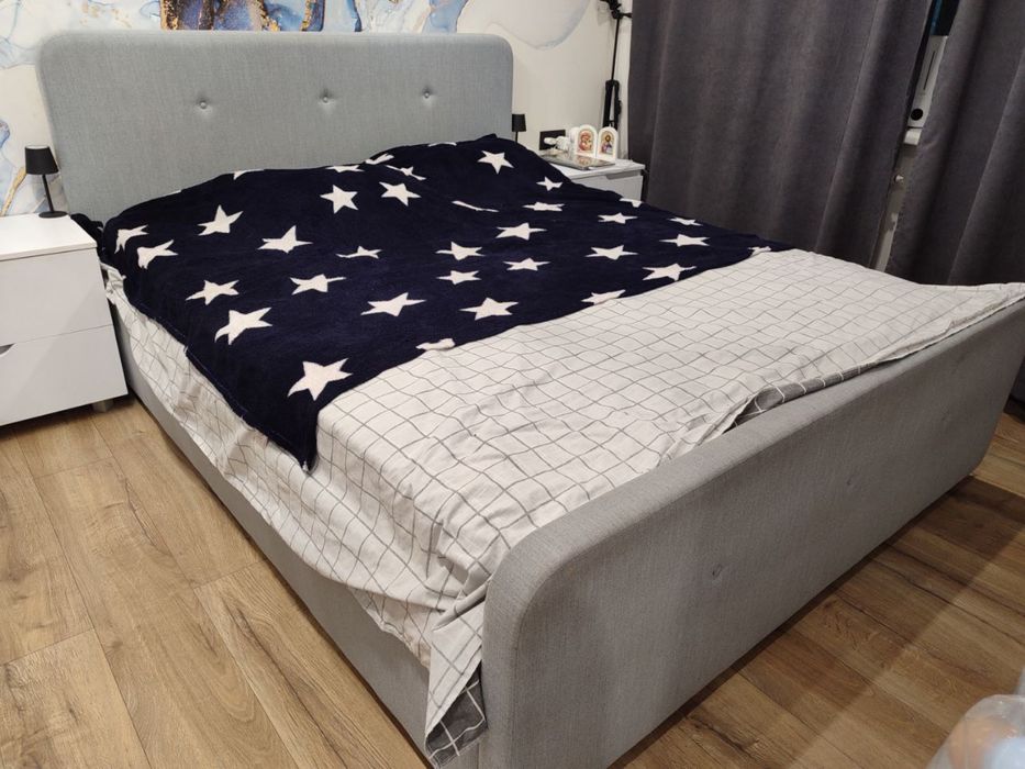 М’яке ліжко з матрацом у комплекті