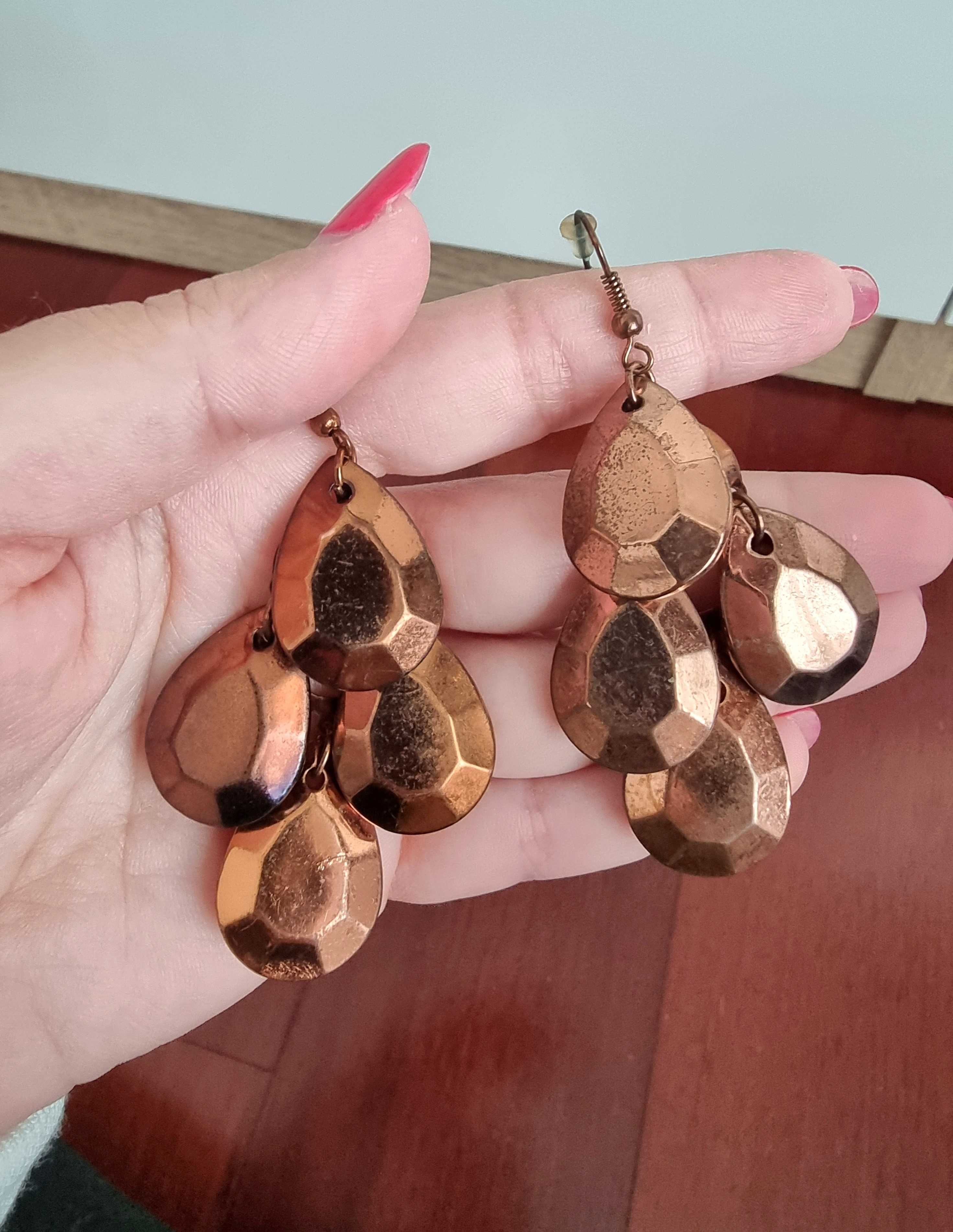 Brincos castanhos/ em cor cobre