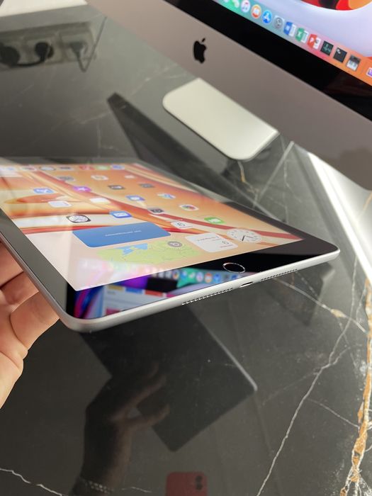 Ідеал Ipad 5 128 GB Silver Gray