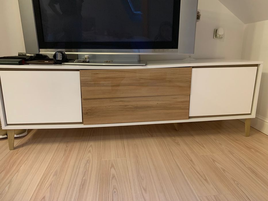Szafka pod telewizor/. Szafka komoda