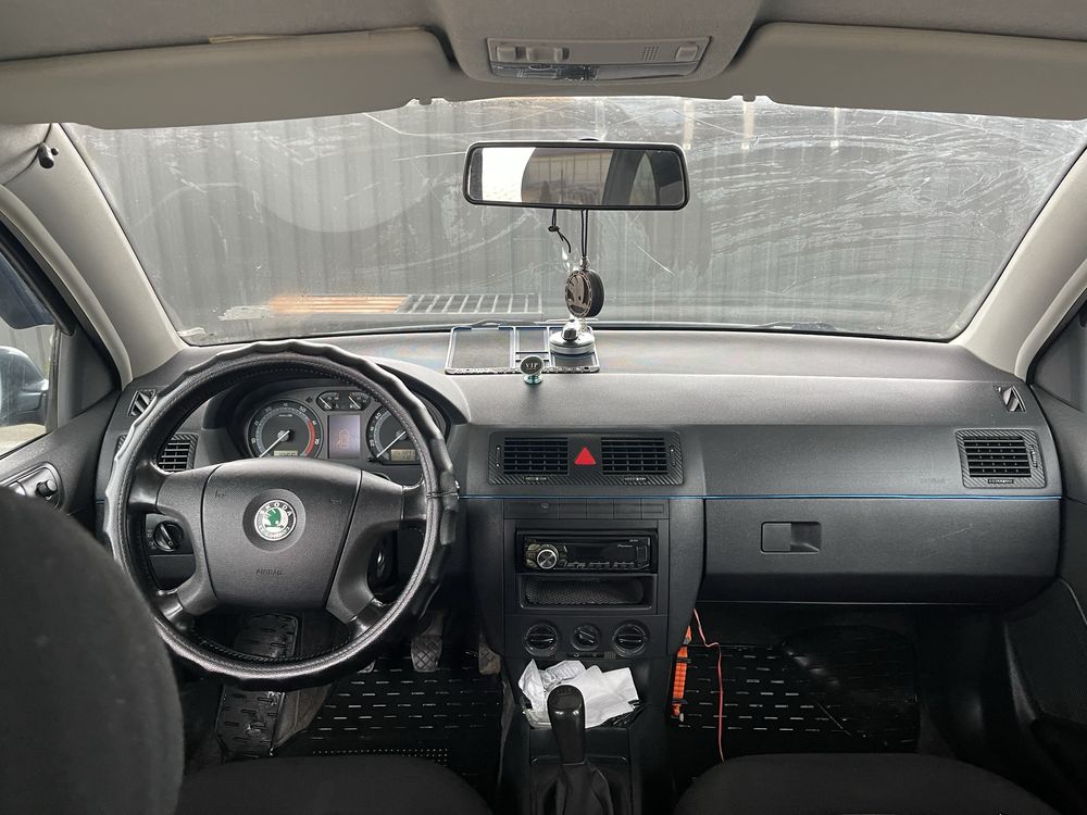 Продам авто шкода фабія 2006 рік мотор 1.4 16 клапанів авто на ходу