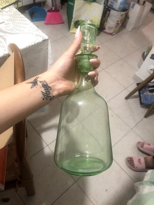 Vendo louças antigas