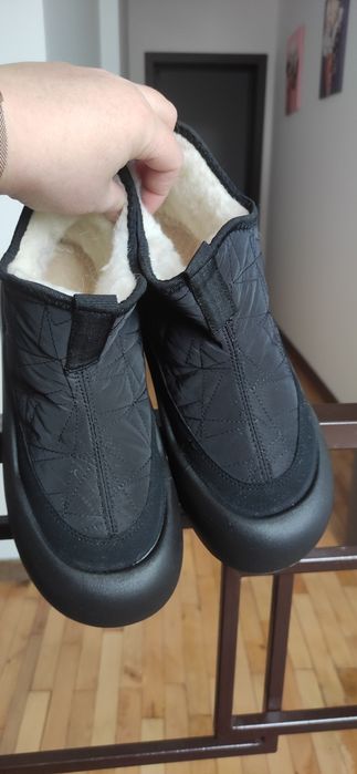 Нові жіночі утеплені кросівки, черевики на зиму чи холодну осінь