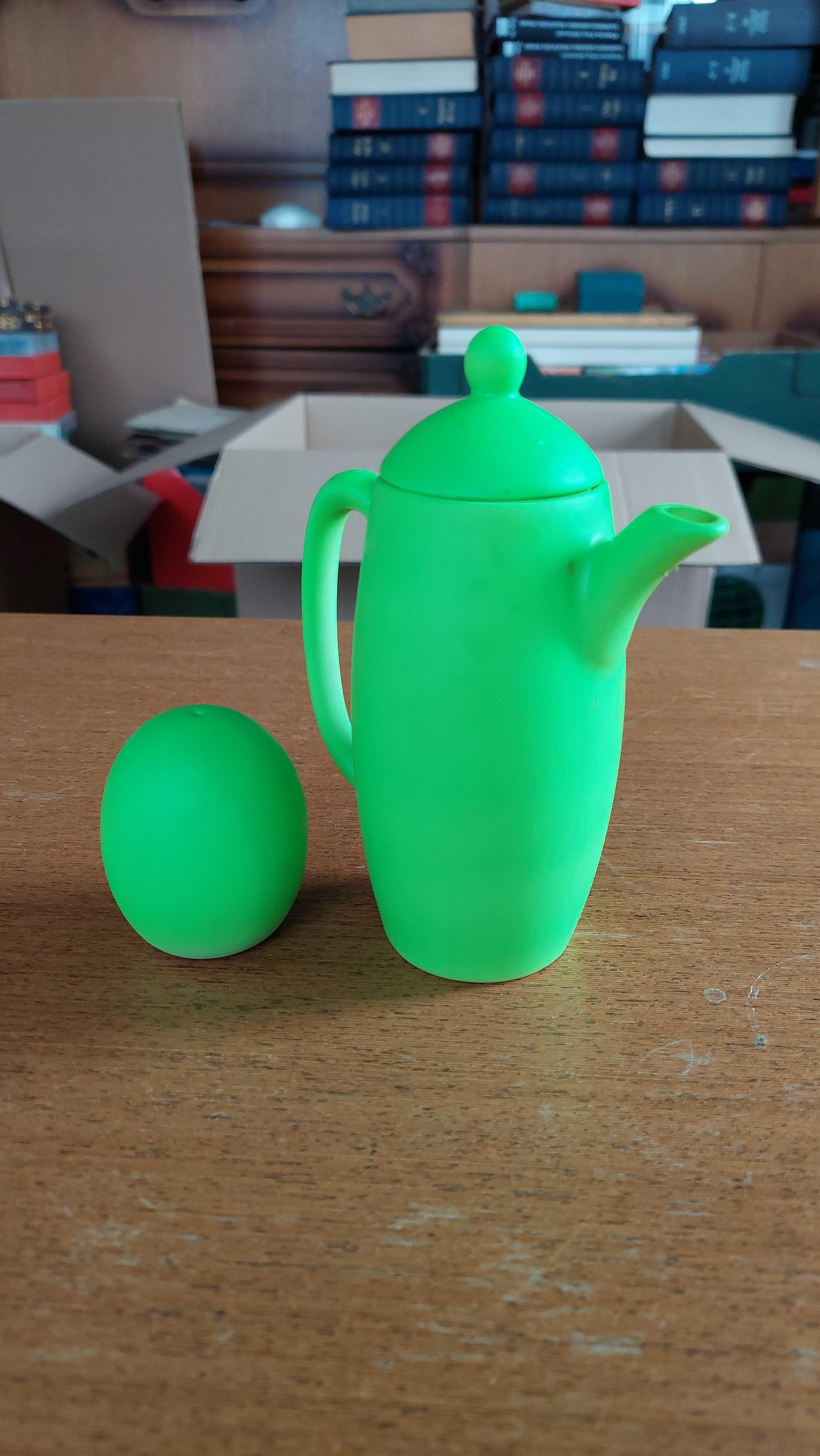 Zestaw solniczka + dzbanek na mleko kolor zielony