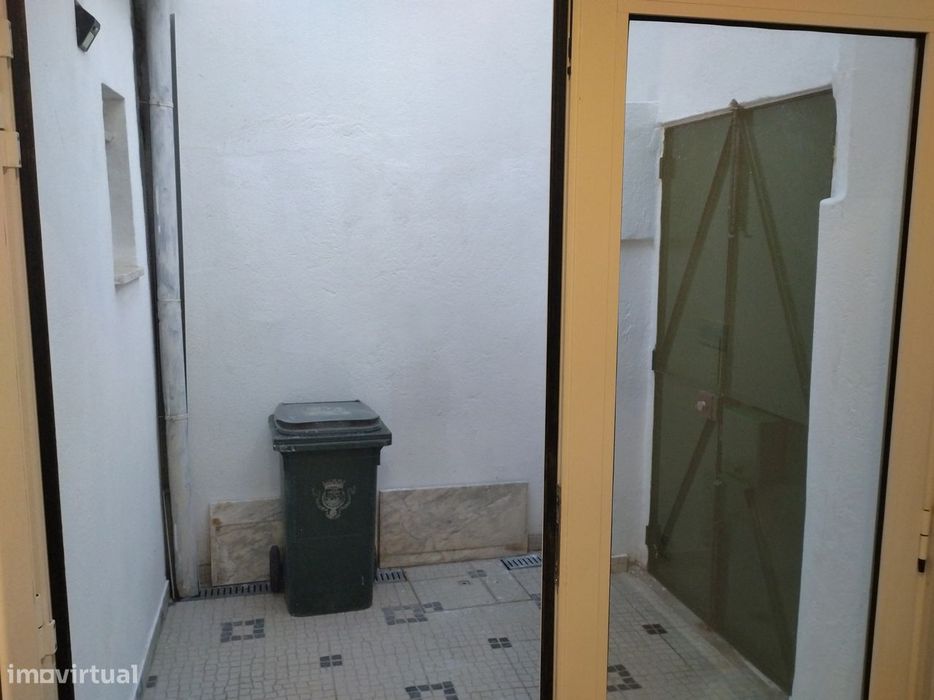 Casa térrea independente c/ pequeno terraço (total de área 74 m2)