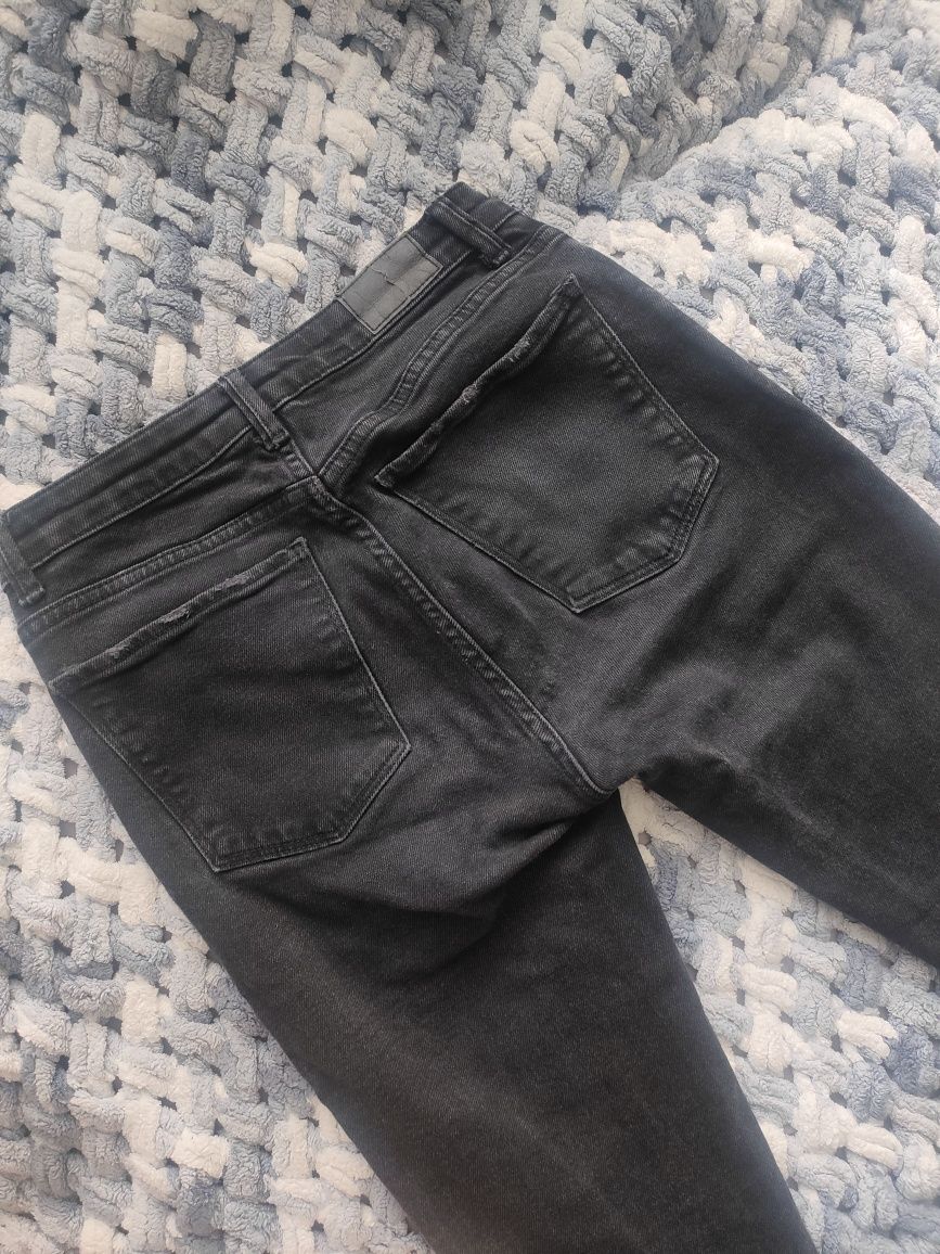 Spodnie jeansowe Bershka czarne z rozdarciami S