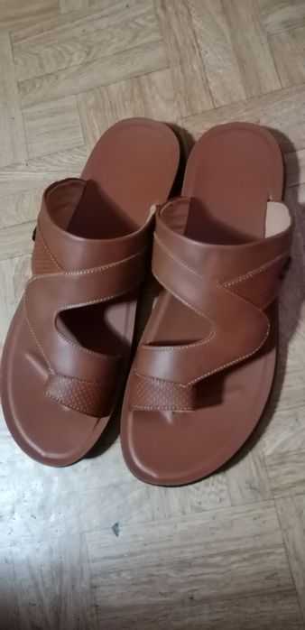 3 pares de sandálias novas homem