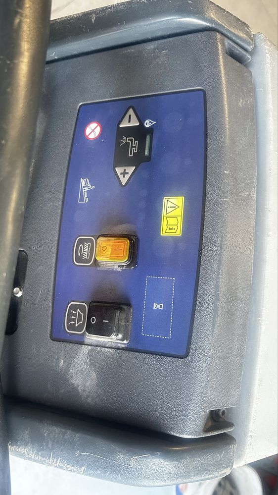 Szorowarka sklepowa myjka nilfisk 551 odkurzacz pioracy karcher hds