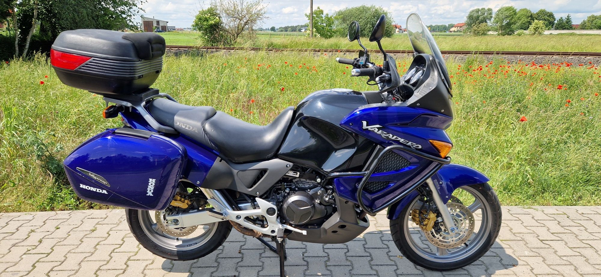 Honda XL 1000 Varadero rok 2004 przeb 63 tys km .