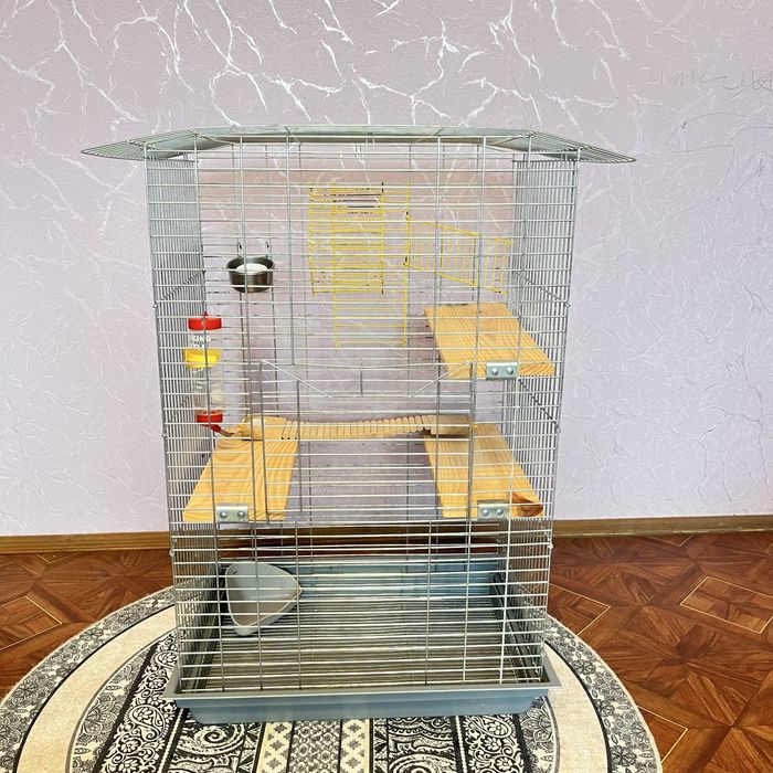 Клетка для грызунов большая.
