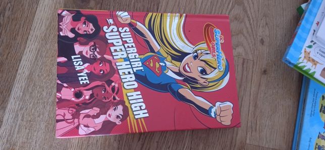 Książka super girl super hero high nowa