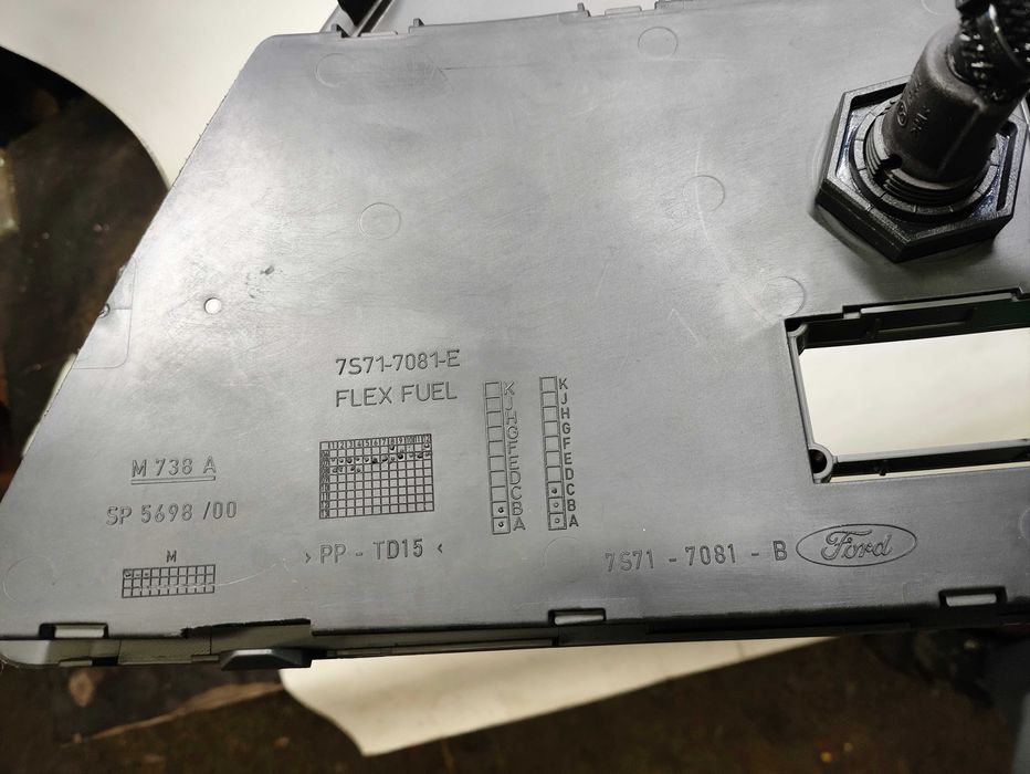 Atrapa kratka zderzaka kabel podgrzewania silnika Ford Mondeo MK4 IV