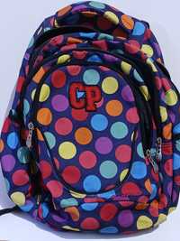 Plecak szkolny w kolorowe kropki