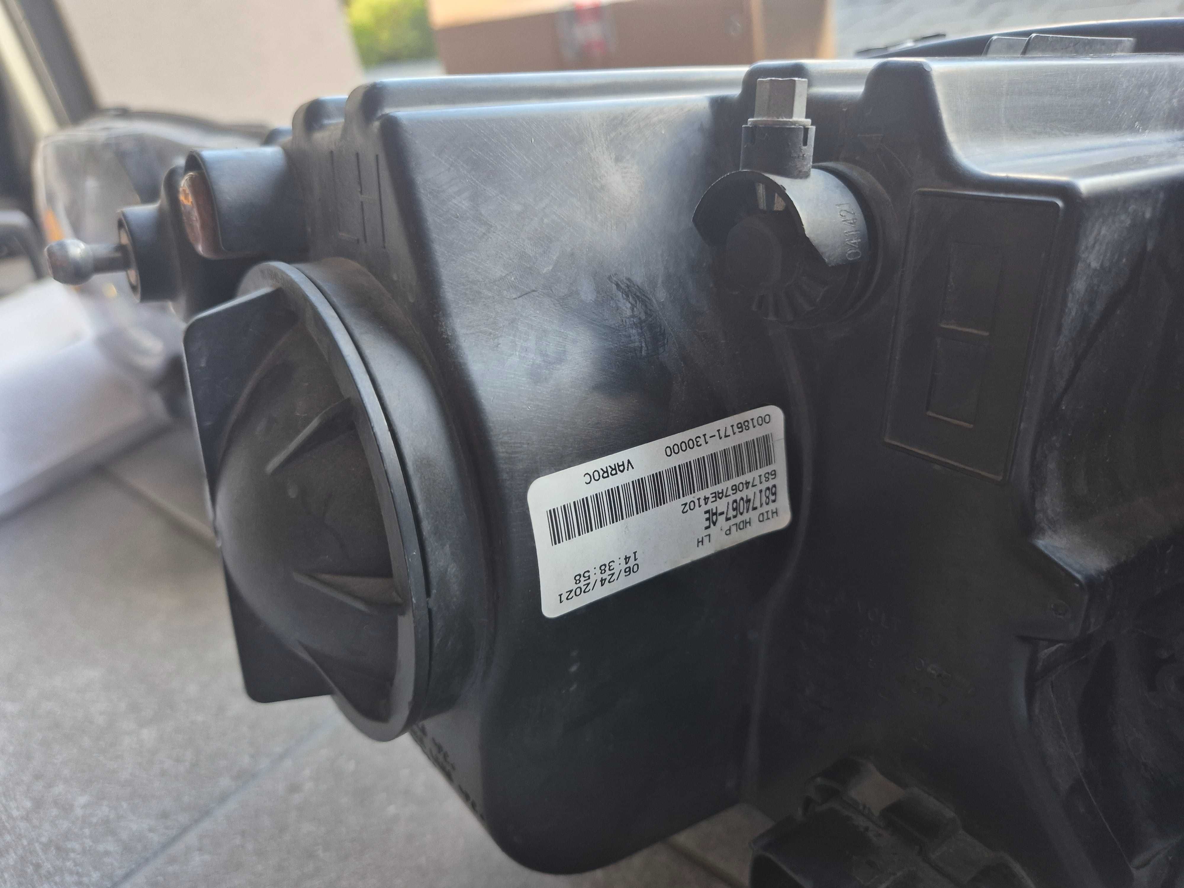 dodge challenger lampa przod lewa