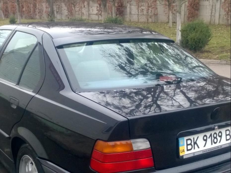 Бмв e36, е39 бленда (козырек на заднее стекло) козырек накладка bmw