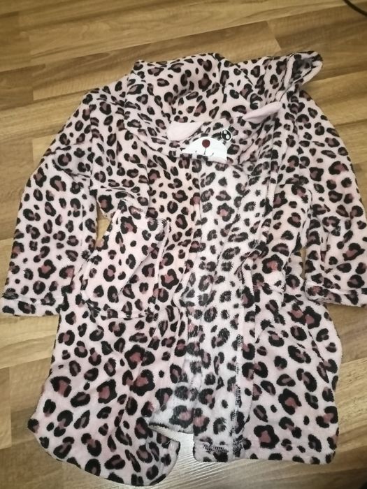 Szlafrok panterka lampart Sinsay r.122/128cm