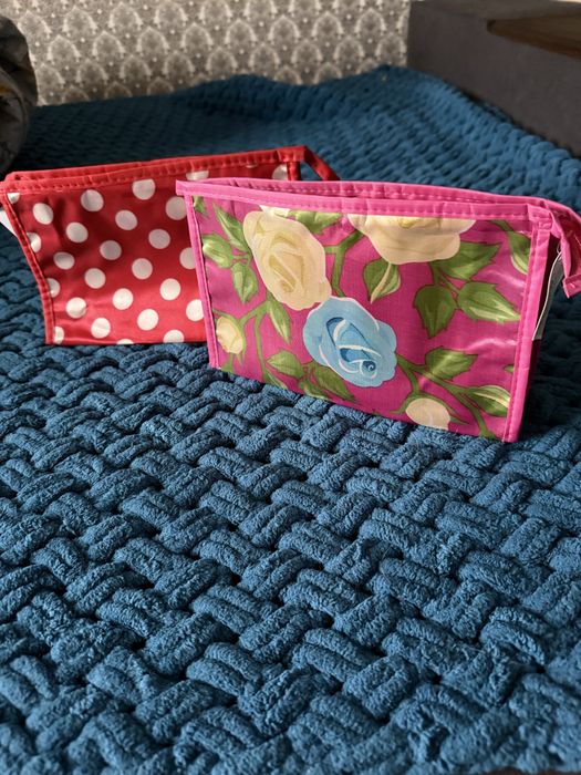 Продам косметички жіночі.