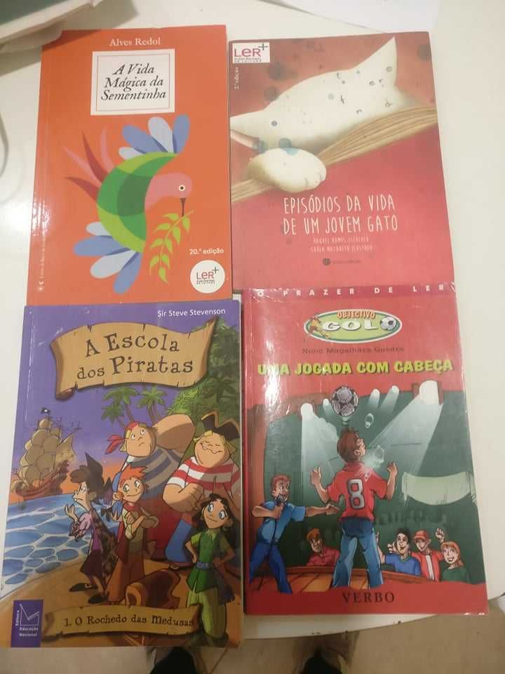 Vários livros infantis-juvenis
