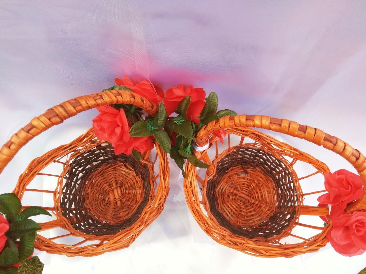 Корзинки плетеные из лозы для лепестков роз на свадебную церемонию