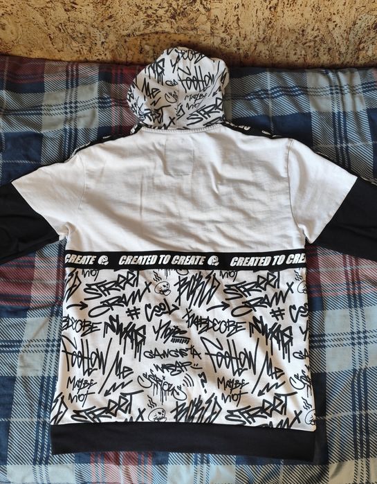 Biała bluza rozpinana z kapturem zip up graffiti