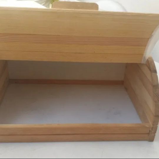 Caixa de pão em madeira