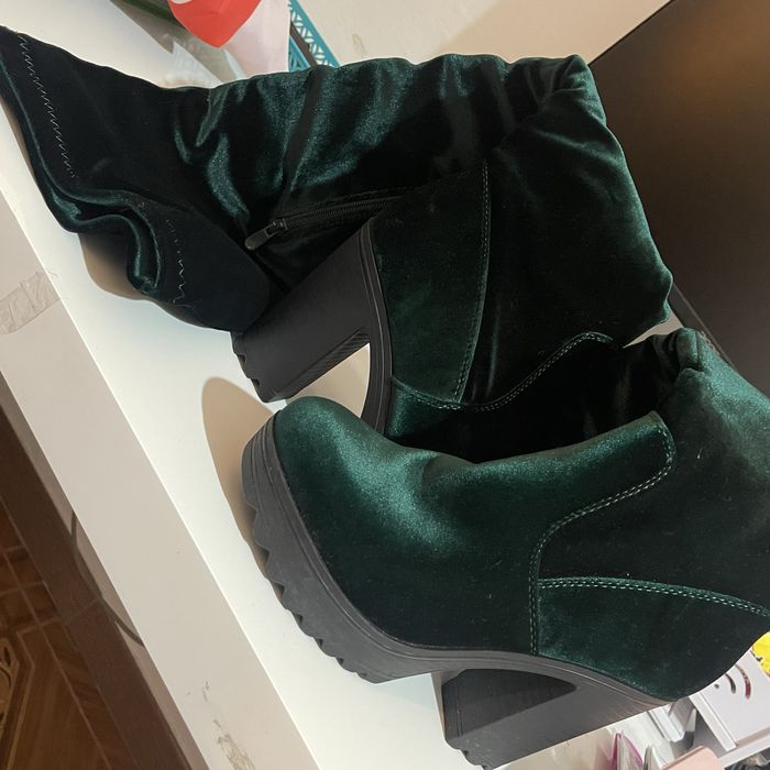 Botas em veludo como novas