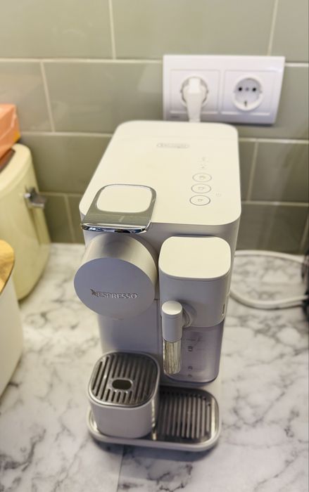 Капсульна Кавоварка Nespresso Lattissima One EN 510.W