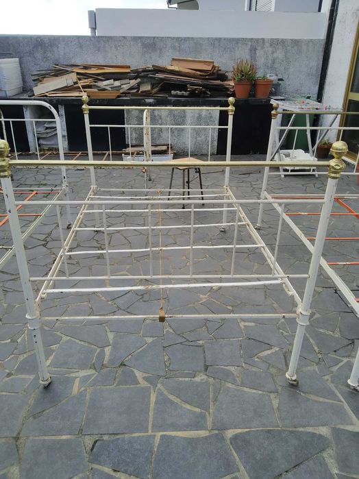 Baixa de preço 4 Camas de ferro antigas, sem restauro.