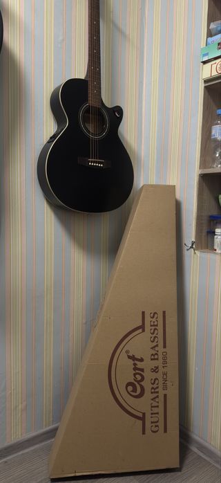 Электро-акустическая гитара Cort SFX-ME +чехол,держатель,колонка