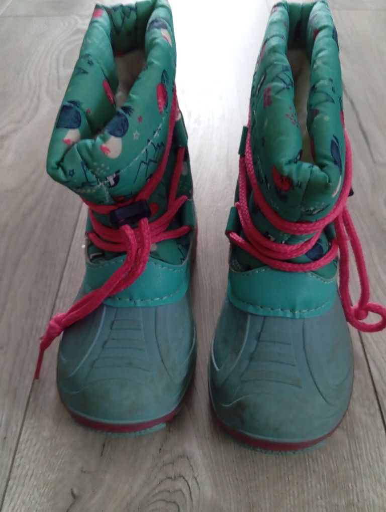 Buty zimowe śniegowce ze świecąca podeszwa 24
