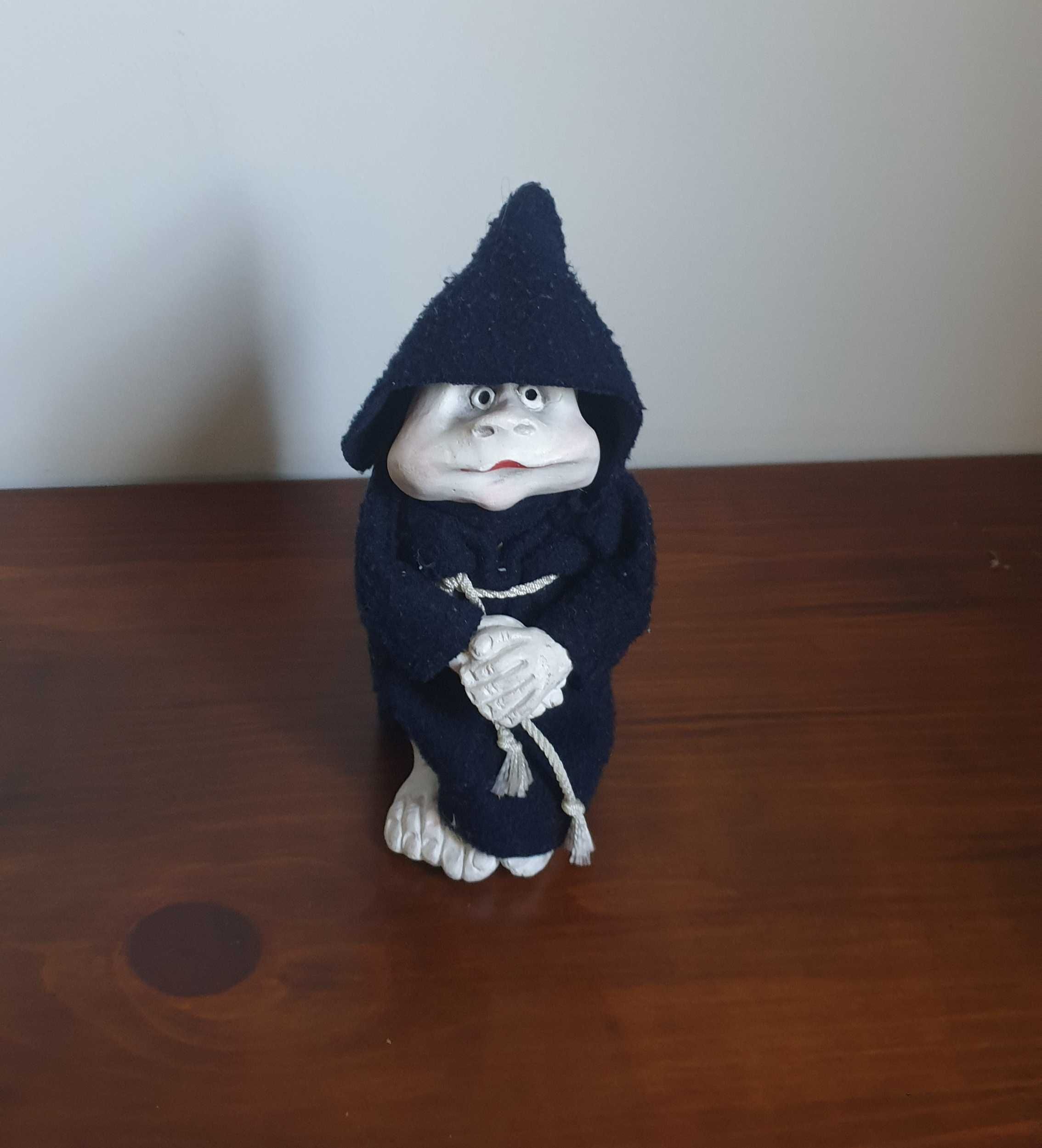 Mnich- figurka gipsowa