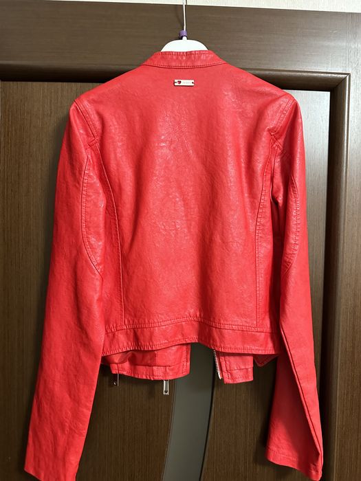 Twinset итальянская красная куртка под кожу размер 11-13 лет. Новая!