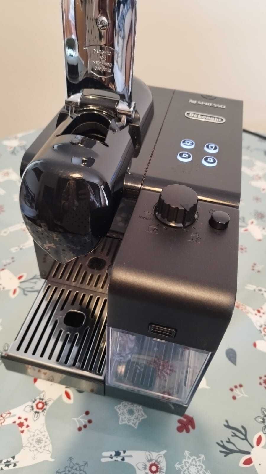 Máquina de café Nespresso Lattissima EN520.b black como nova