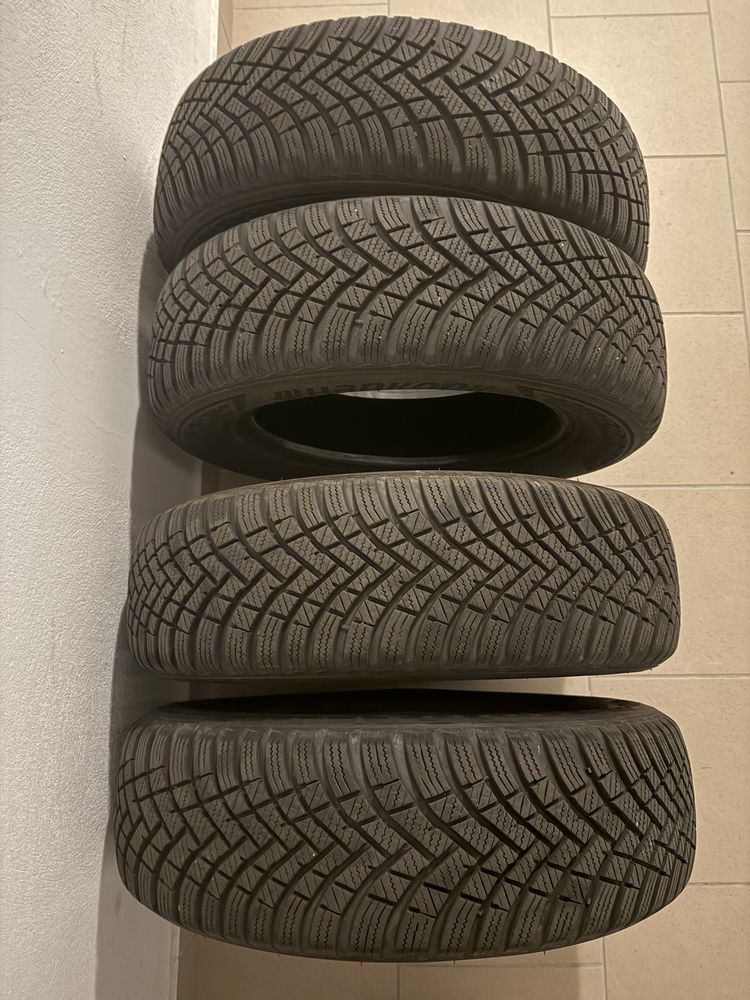 Komplet zimowych opon 185/65/15 Hankook Winter i*cept RS3