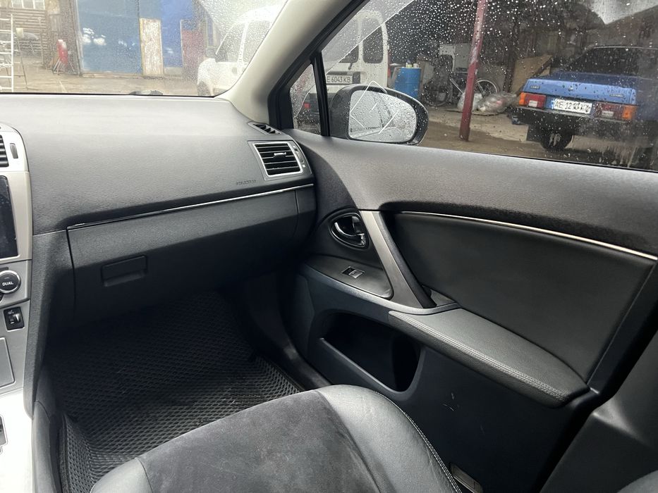 Продам Тойоту Авенсіс 2.0 АВТОМАТ не фарбована