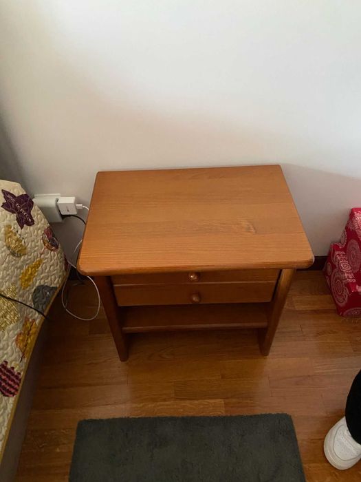 Cômoda, Espelho, 2 Mesas De Cabeceira e Cama Casal em bom estado