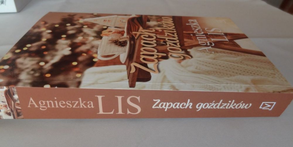 Książka- "Zapach goździków", Agnieszka Lis