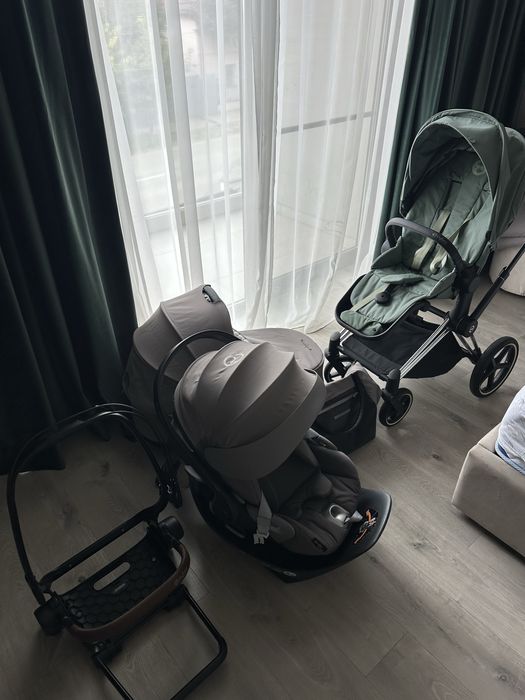 Продам автокрісло Cybex Platinum Cloud Z i-size з базою Isofix