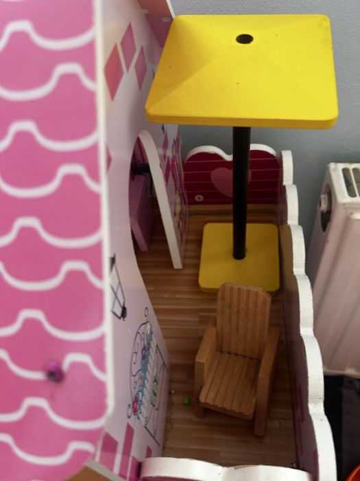 Domek drewniany dla lalek