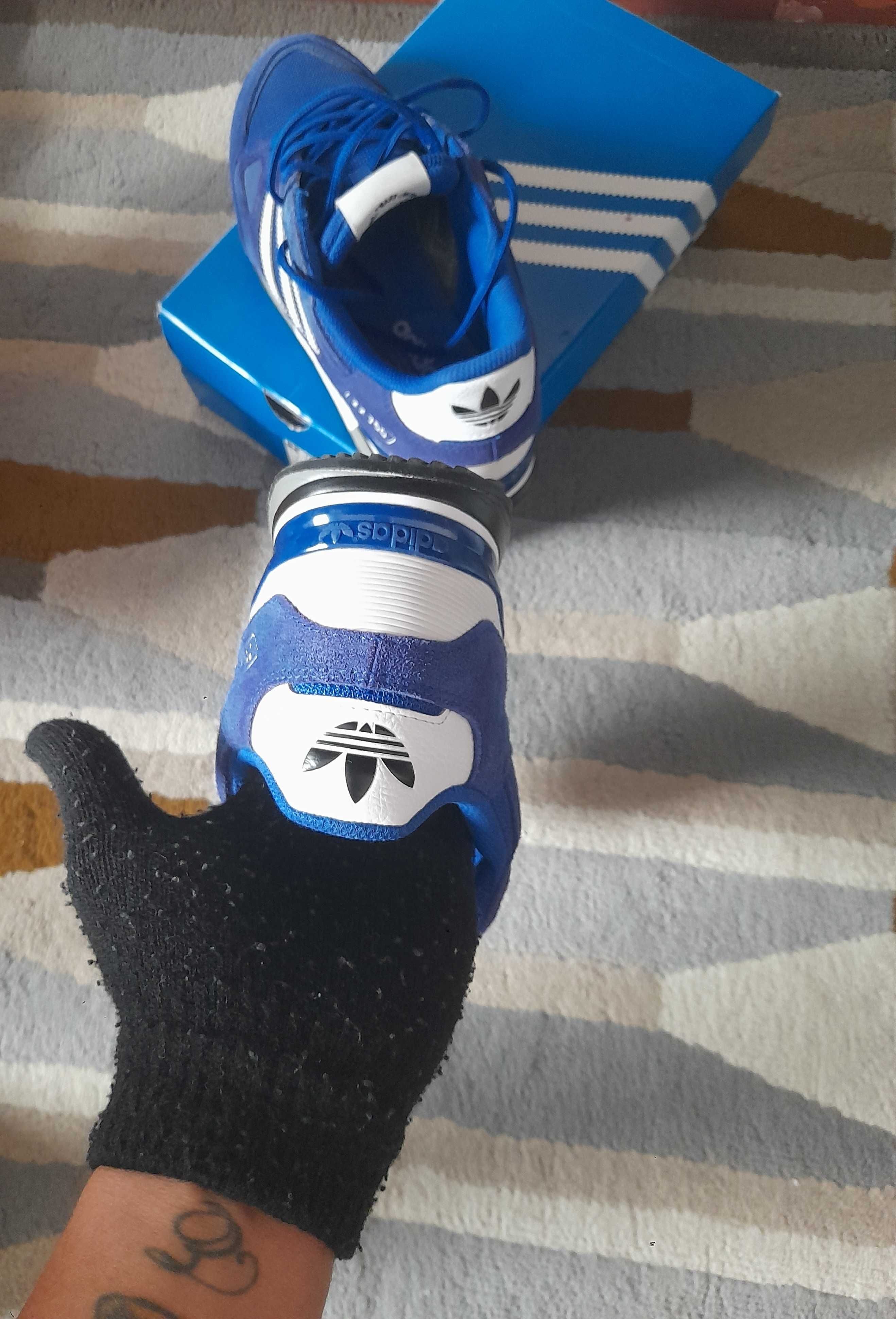 Ténis adidas desapego