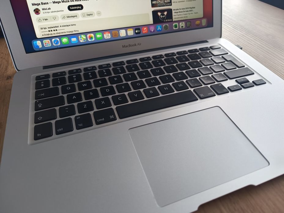 MacBook Air A1466 4GB 128GB idealny stan, nowa bateria!
